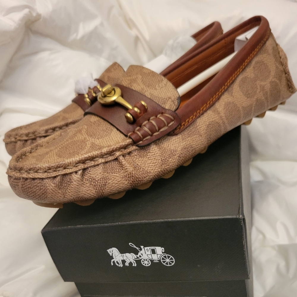 COACH Womens Crosby Driver loafers.  Leather Beige, Brown, Gold Sz 6.5. NEW